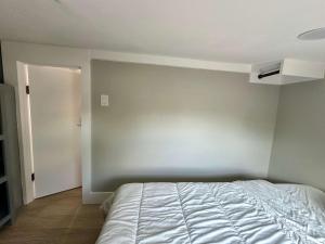 Tiny Private Room #3 in Shared 5BR House with Other Guests