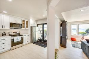 Puget Sound Views Des Moines Apt with Patio