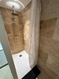 Appartements Studio neuf avec exterieur a 2km du centre : photos des chambres