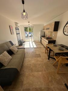 Appartements Studio neuf avec exterieur a 2km du centre : photos des chambres