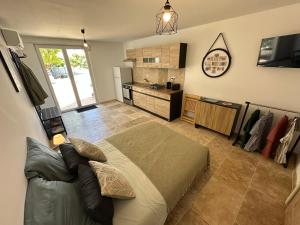 Appartements Studio neuf avec exterieur a 2km du centre : photos des chambres