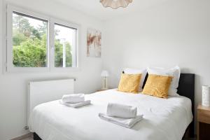 Les Lambannières - Maison neuve, calme avec jardin