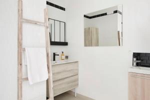 Maisons de vacances Les Lambannieres - Maison neuve, calme avec jardin : photos des chambres