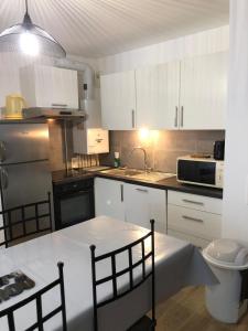 2 bedrooms for 5 with parking - near tram