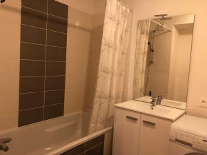 Appartements 2 bedrooms for 5 with parking - near tram : photos des chambres