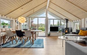 Gorgeous Home In Ebeltoft With Sauna
