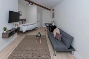 Modern Studio Apartment near Merrimack Park