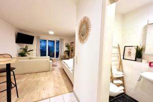 Stylish & central with balcony
