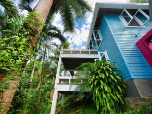 Private Hilltop Home Located Overlooking Roatans Beautiful Turquoise Reef,