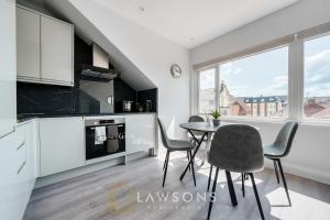 Cosy 2-Bed 1-Bath, Free Parking, Walk to Seafront