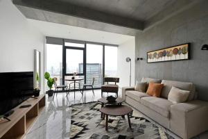 Cozy Bright Studio w Parking, PoolViews! #237