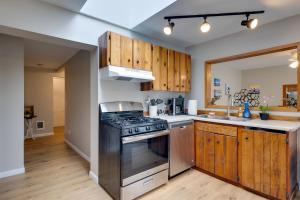 Walk to Main Avenue Cozy Unit in Warrenton