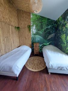 La Tropikaz - Jungle room