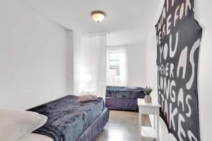 Open Flat by Park & Metro