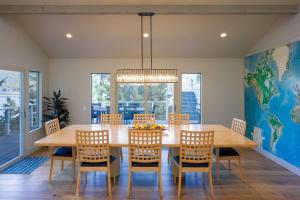 Luxury Waterfront & Views, Private Beach, Golfing