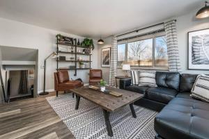 Colorado home near Red Rocks w fenced yard