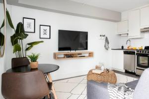 *NEW* The Layla: Rooftop | Walkable | Downtown
