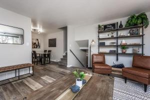 Colorado home near Red Rocks w fenced yard