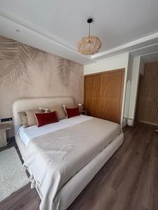 Luxury apartment with sea view and 2 pools Sablettes