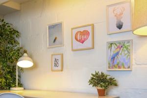 Charming Basement Suite with Private Entrance Near Subway, Koreatown & UofT