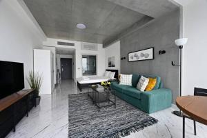 Cool Bright Studio w Parking PoolViews! #238