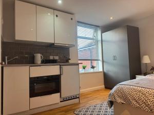 Studio with en suite, compact and comfortable for 1-2 people