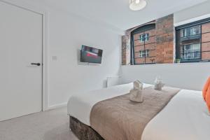 Spacious City Haven - Canal Views - City Centre