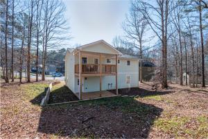 Cabin Style & Cozy Back Deck Near LakePoint PBR