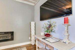 2 Mi to Self Regional MC Updated Apartment