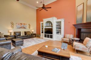 Private Pool and Game Room Upscale Home in Vinita