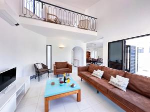 Villa Brasil by BeCherish