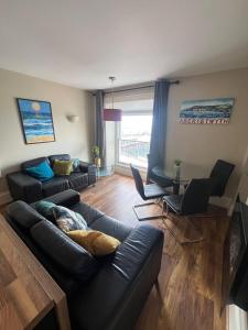 two bed Seafront apartment - sea views