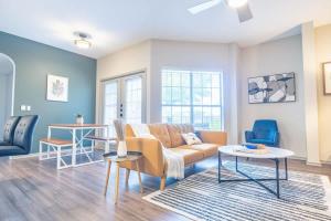 Boulevard Stays Tranquil 1BR King Suite Pool Parking & Gym 01