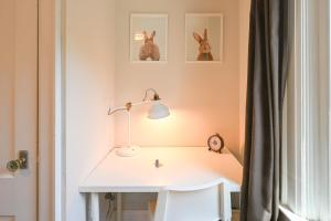 Bright and Quiet Bedroom near Subway, Koreatown and UofT