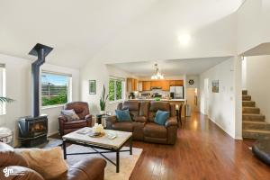 Coastal Place - BEST location in Downtown!