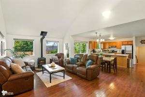 Coastal Place - BEST location in Downtown!
