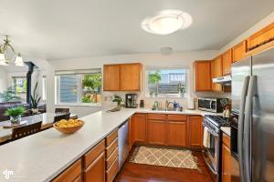Coastal Place - BEST location in Downtown!