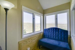 Walk to Ski Lifts Mtn-View Granby Retreat!