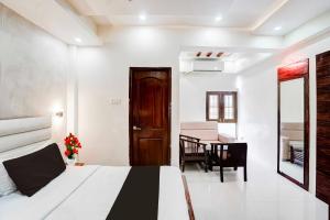 Collection O Lucknow Vrindavan Yojna Bus Stand