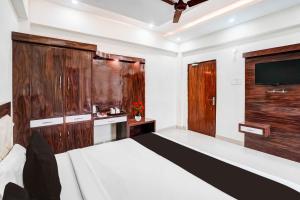 Collection O Lucknow Vrindavan Yojna Bus Stand