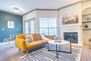 Boulevard Stays Peaceful 1BR King Suite Pool Parking Gym 02