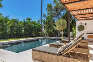 Sunset Villa With Pool