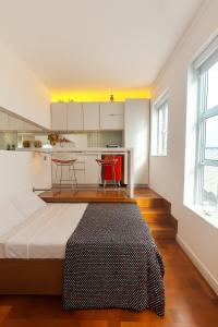 Studio with side sea view Beach block