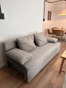 Departamento con balcon Centro La Plata by Lofter