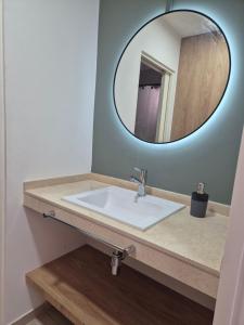 M O R A 2 Home & Office