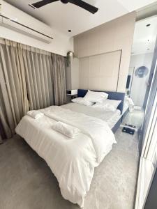 Private Ensuite Room in Modern Apartment
