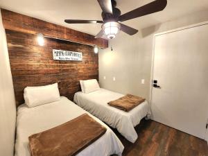 Miners Suite-Centrally Located in Shaver Lake