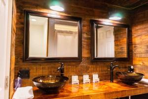 Miners Suite-Centrally Located in Shaver Lake