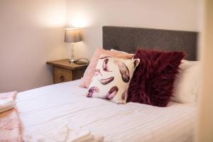 60 Sparkling Perth East End PoolParking