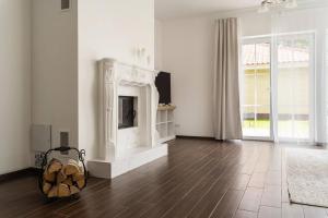 2 House Between Two Lakes